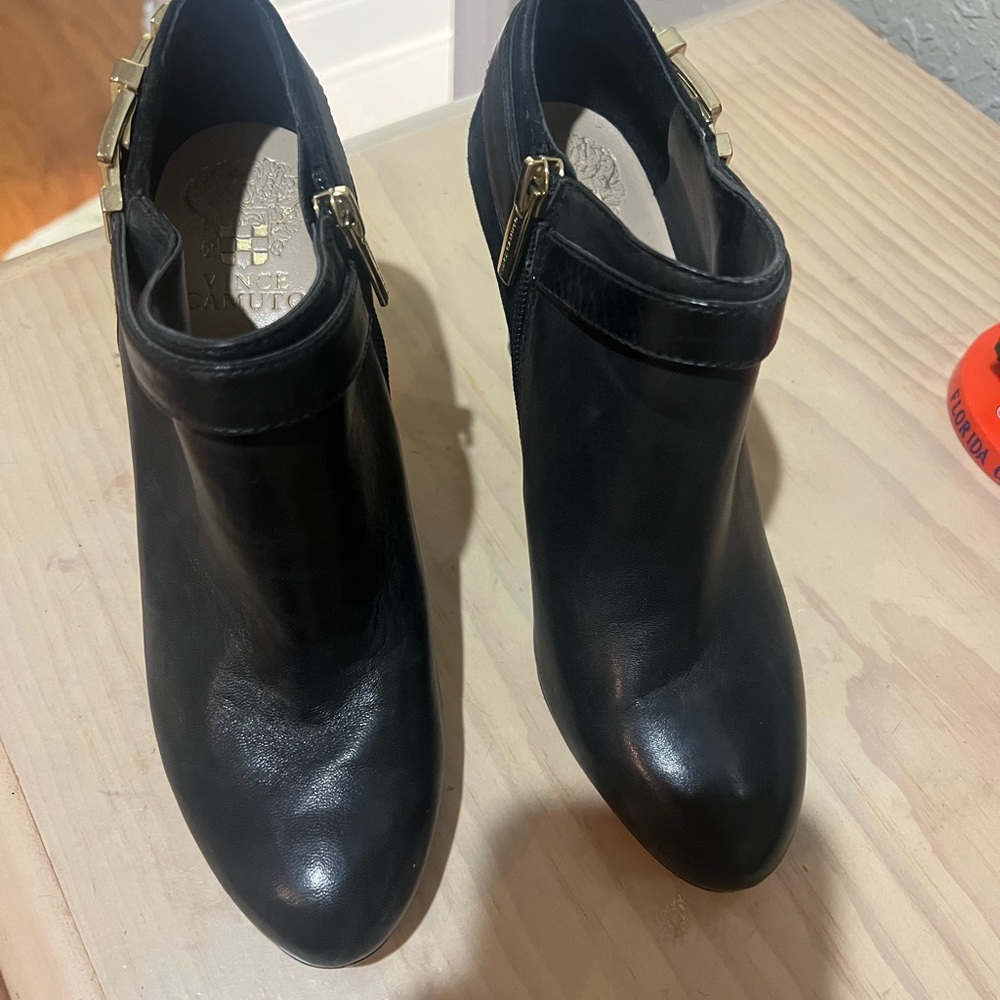 Black suede women’s Vince Camuto black booties - Picture 2 of 7